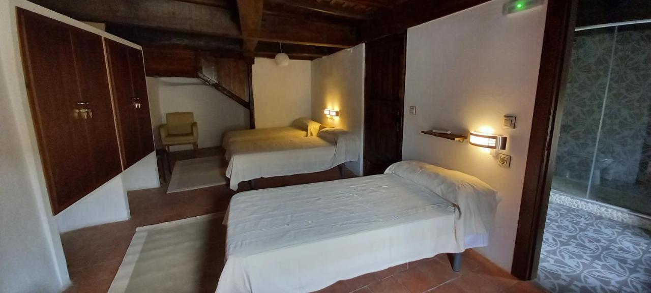 Albergue Turistico "San Blas" De Oliva De Plasencia Exteriör bild